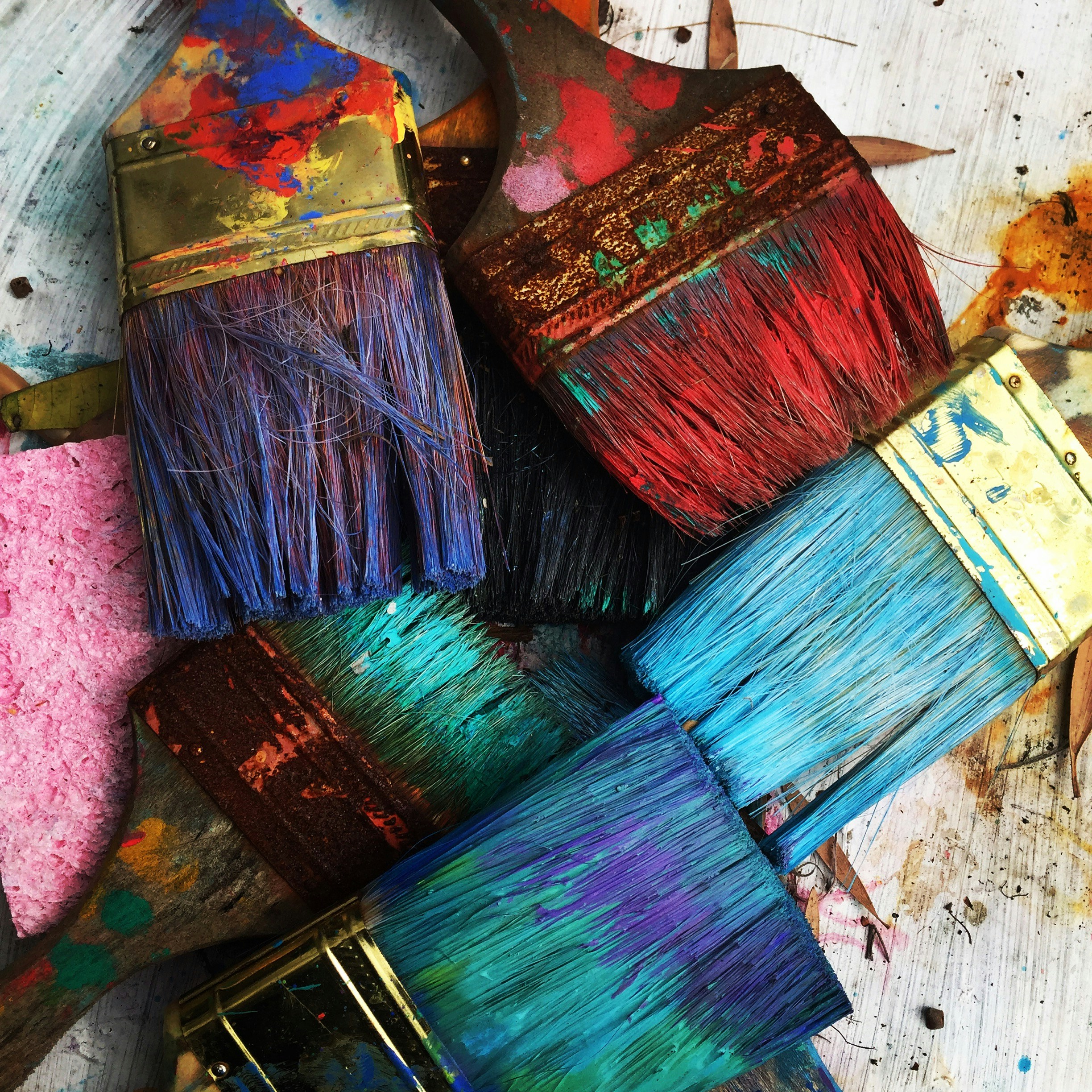 rhondak-native-florida-folk-artist-_Yc7OtfFn-0-unsplash a group of paint brushes, arttrade